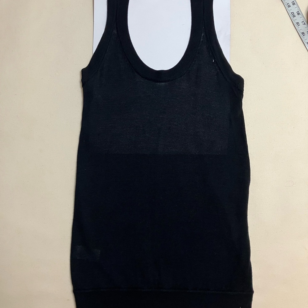 BCBGMaxAzria Elegant Black Hip Hugging Knit Top